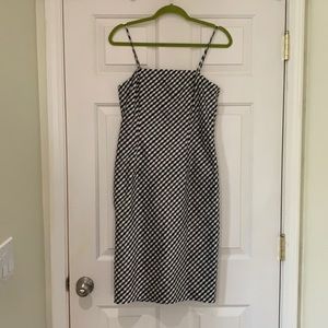 Super cute black and white dress